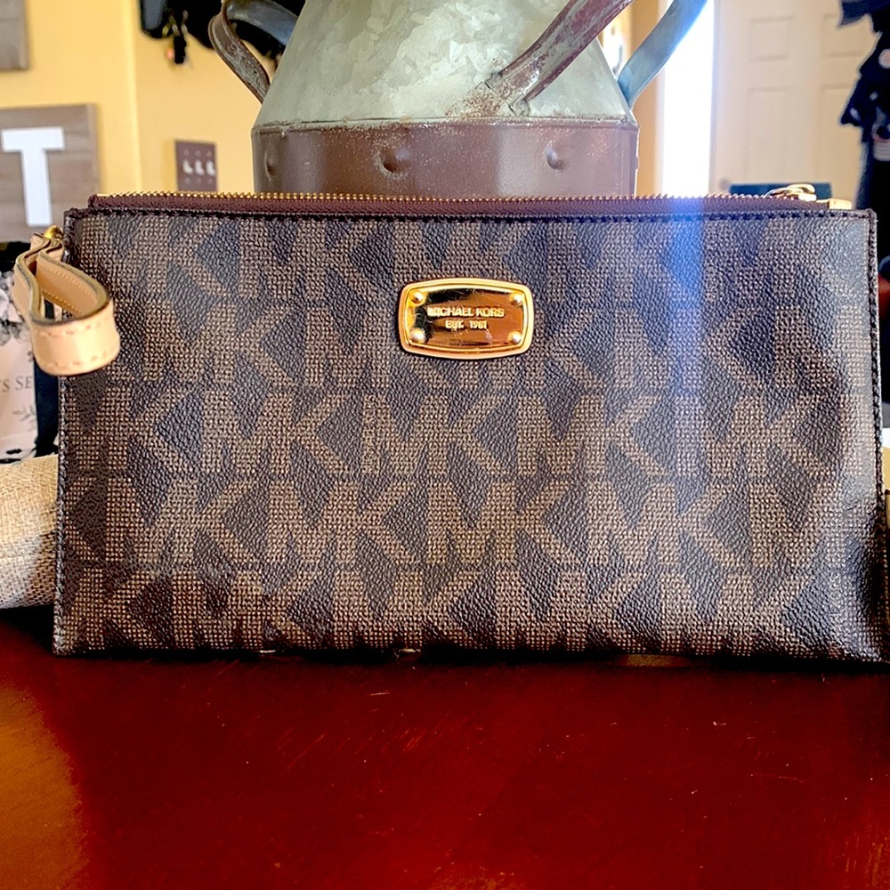 Mk wristlet